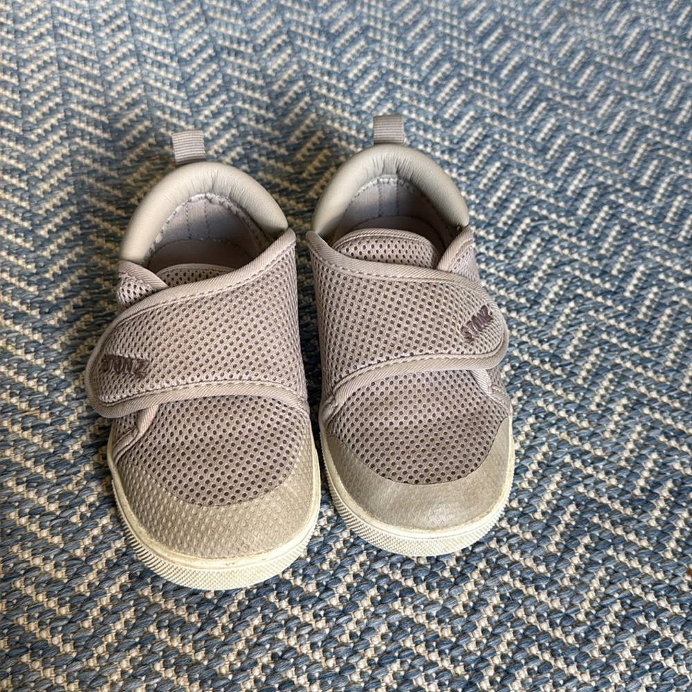 Stonz grey shoes size 6T.